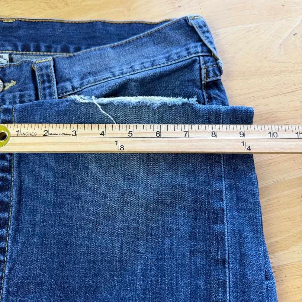 True Religion Straight Flap Jeans Mens 36x32 100% Cotton Distressed Ripped